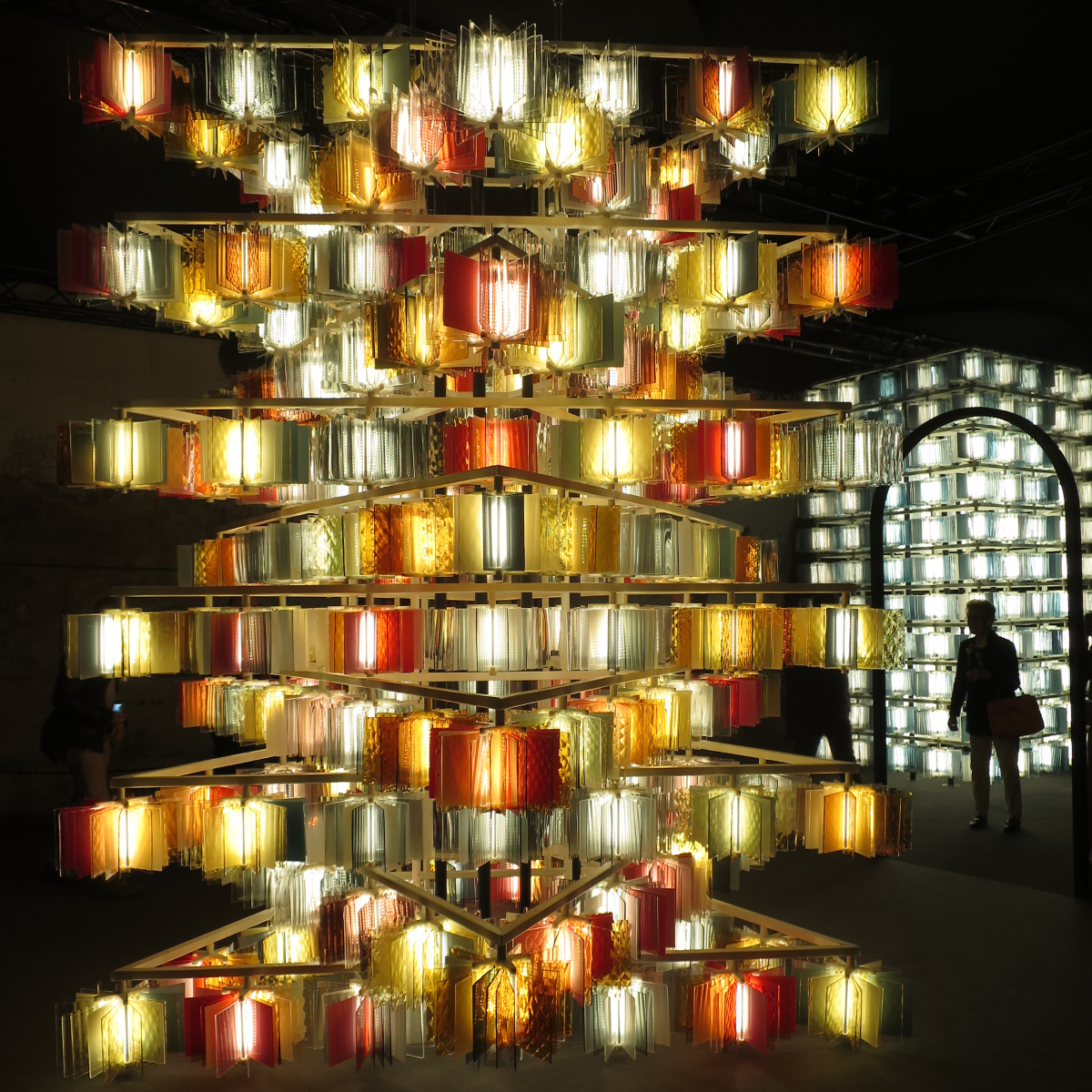 Instalación Strata de Luca Nichetto y Ben Gorham para Salviati