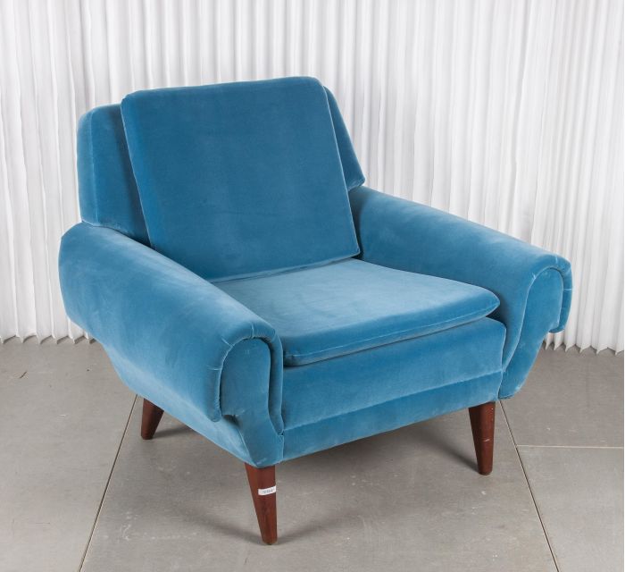 butaca Blue Velvet que es una pieza original danesa estilo vintage 