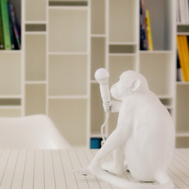 Lámpara de resina Monkey