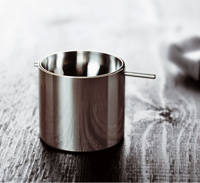 Cenicero Arne Jacobsen