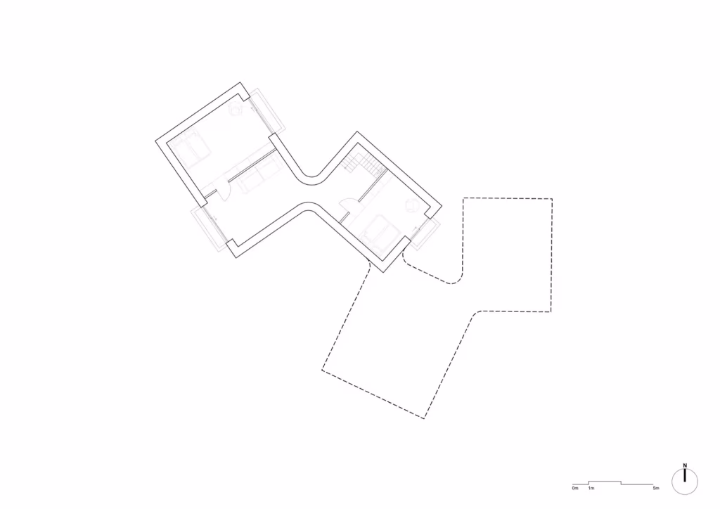 Plano de planta de la Villa Platan con los volúmenes quebrados y los patios exteriores