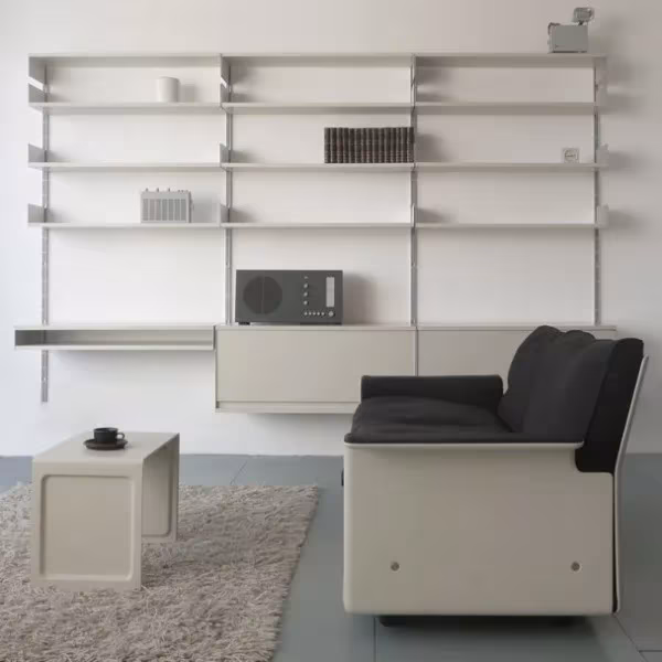 Estantería, silla y radio diseñadas por dieter rams