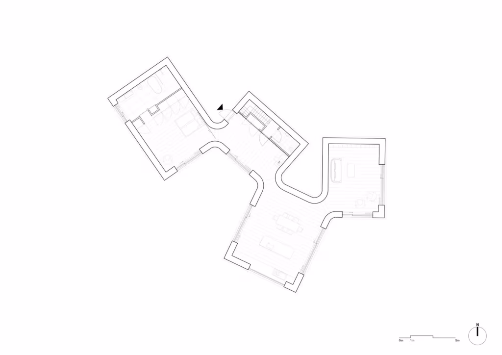 Planta de la Villa Platan con sus cuatro volúmenes de geometría quebrada articulados en torno a patios