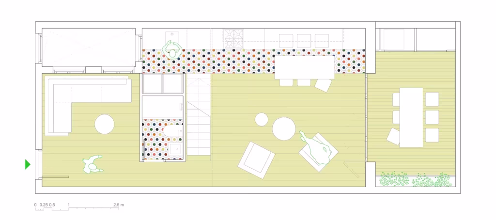 Plano de la planta baja de la Casa de Juno con cocina, salón, comedor y patio en la vivienda del Poblenou