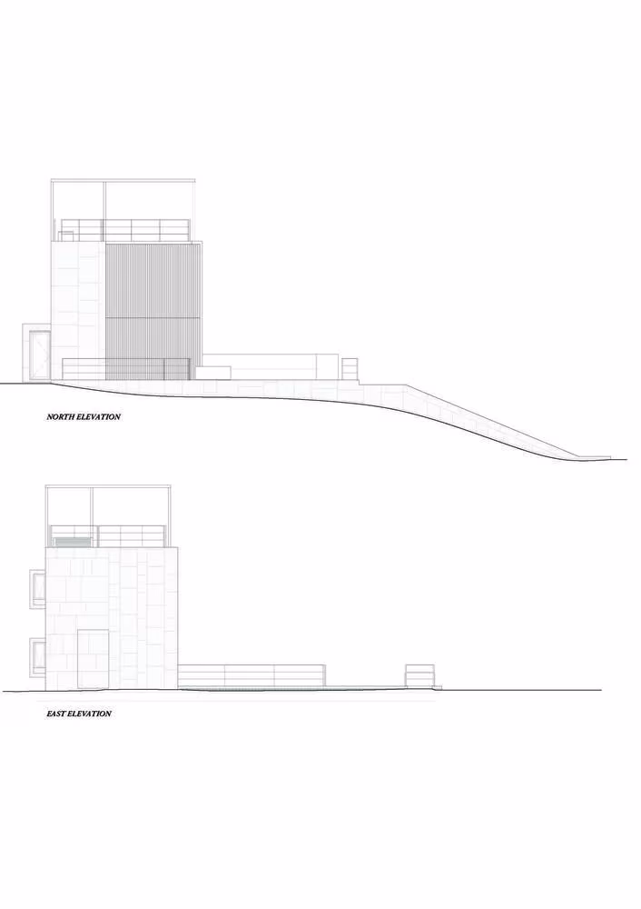 Alzados norte y sur de la vivienda de The Courtowers con la torre de celosía sobre la ladera