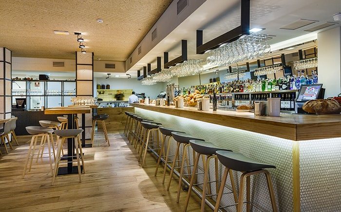 Mobiliario contract en el proyecto restaurante Maruca About a Stool AAS38