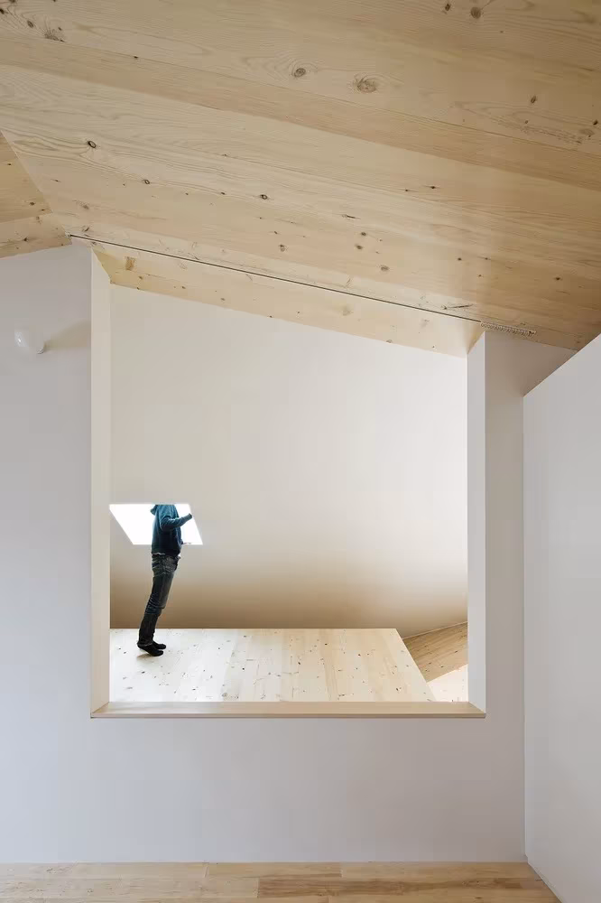 House K, Yoshichika Takagi. Numerosas claraboyas