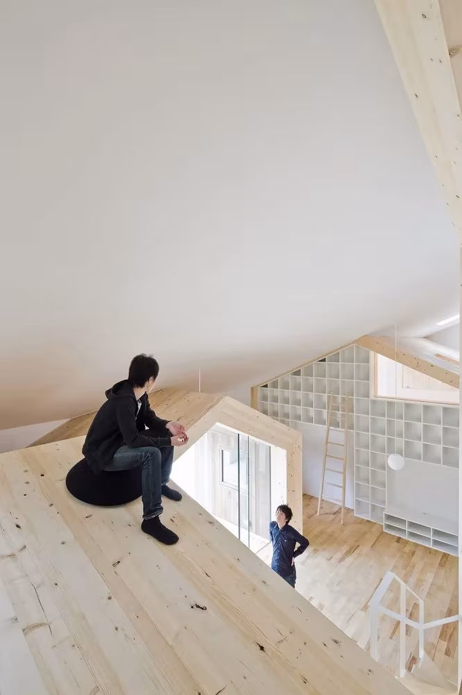 House K, Yoshichika Takagi. Efecto estar rodeado de edificios dentro de casa