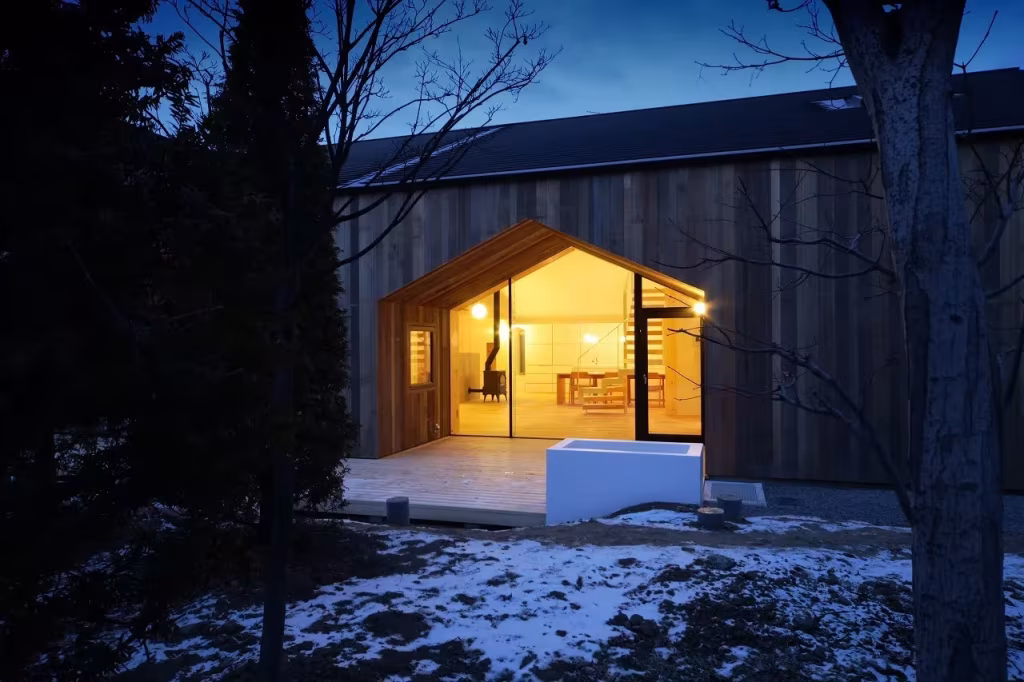 House K, diseñada en 2009 por el arquitecto Yoshichika Takagi. Puertas forma casa