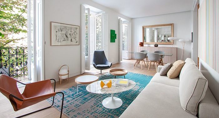 Mesas auxiliares para decorar los rincones de tu hogar