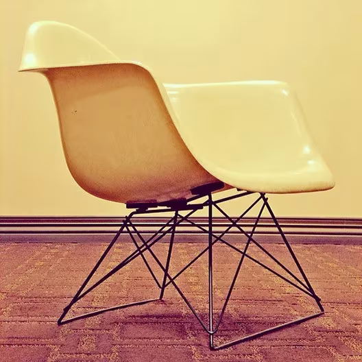 Silla Shell ideada por Charles y Ray Eames en 1950