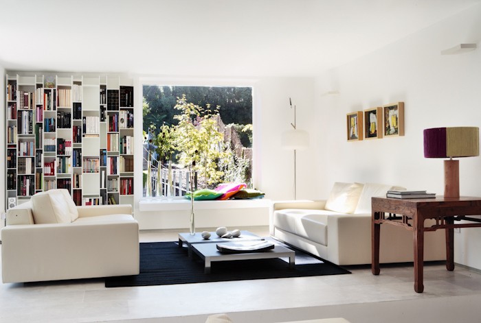 mesa auxiliar antigua china en proyecto casa cambrils batavia