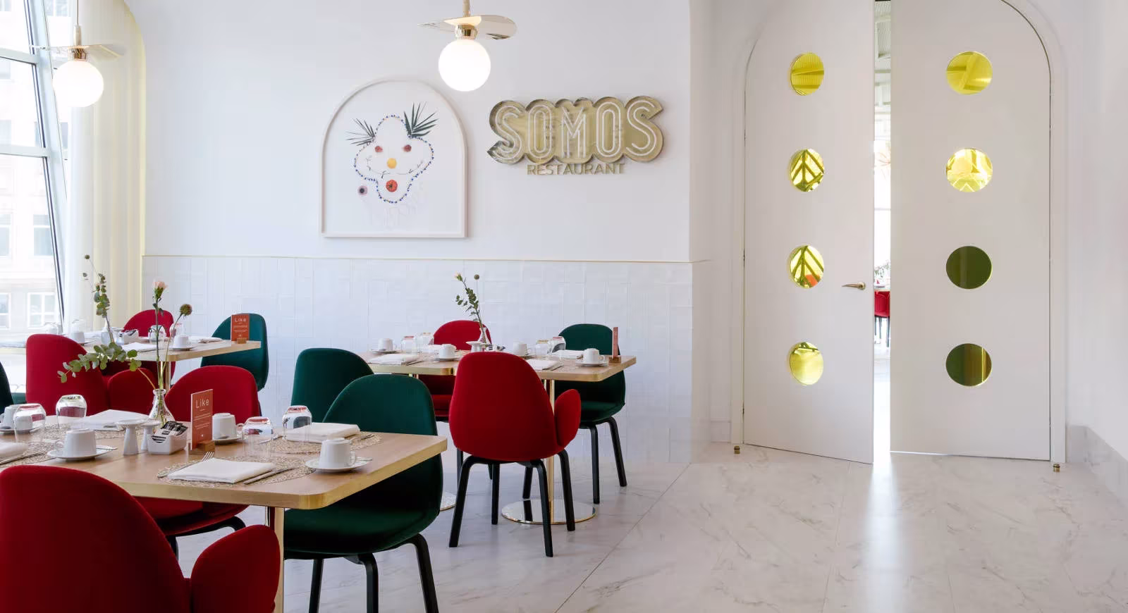 Detalle de una de las salas comedor del hotel Barceló