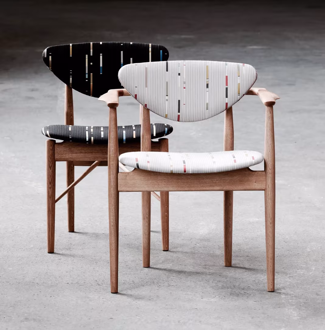 Butaca 108 y 109 de finn juhl tapizada por paul smith