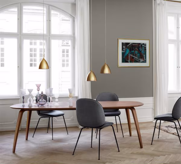 Mesa de comedor oval de GUBI