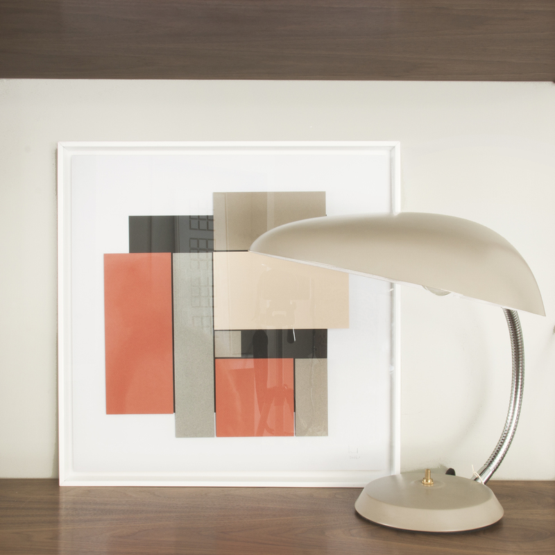 Lámpara de mesa de diseño Cobra de la marca Gubi 