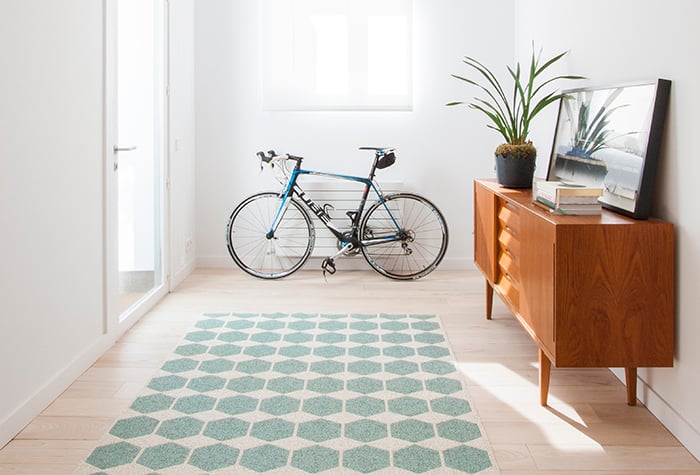 Proyecto Fuente el Berro con aparador danés y alfombra vinílica