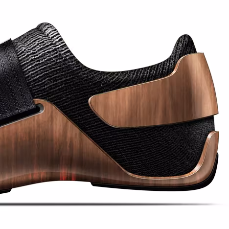 detalle del talón de la zapatilla nike diseñada por ora-ito