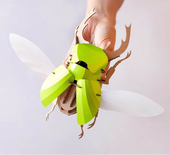 escarabajo de papel verde