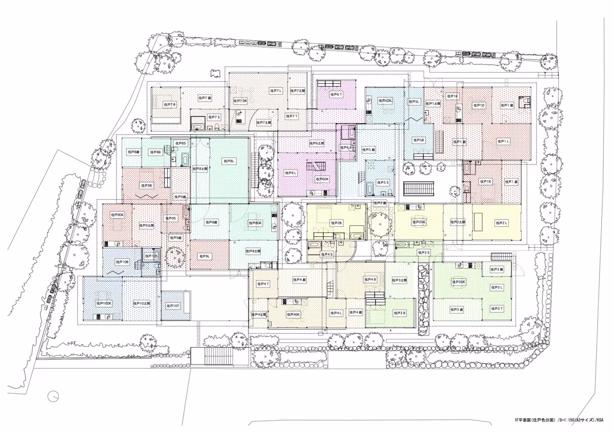 Plano de planta general de la Nishinoyama House de SANAA con las diez viviendas y sus jardines coloreados
