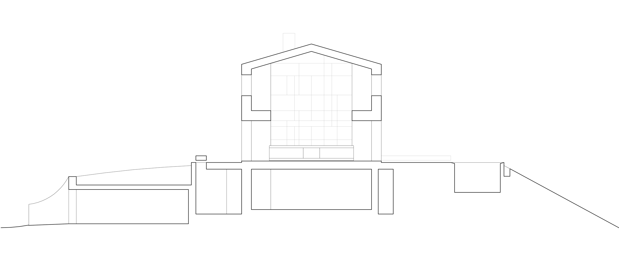 Sección transversal de la AP House de GGA Architects que muestra el pabellón bajo cubierta a dos aguas sobre el terreno