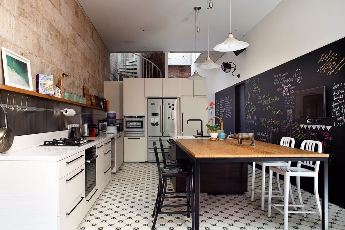 pared de pizarra en la cocina