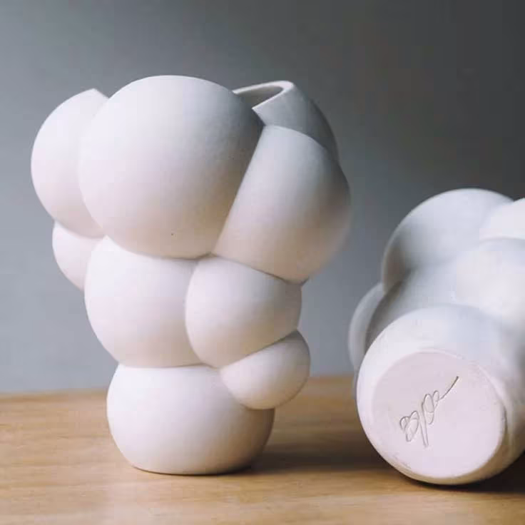 skum vase diseñado por agencia Mosss