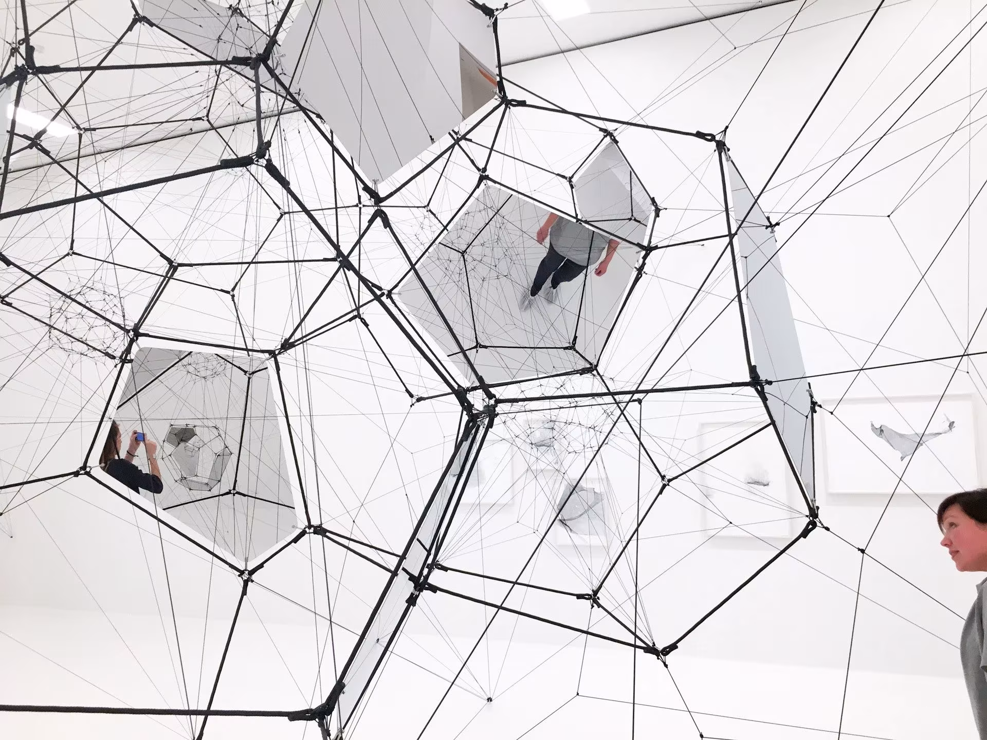 Stillness in Motion – Cloud Cities instalacion