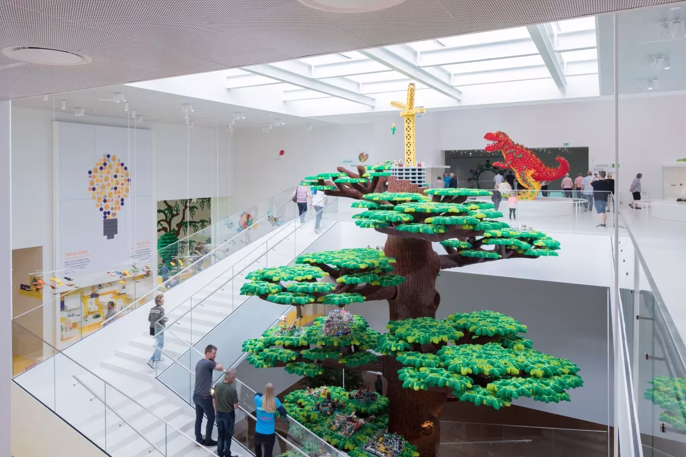 arbol de la creatividad de 15 metros de alto