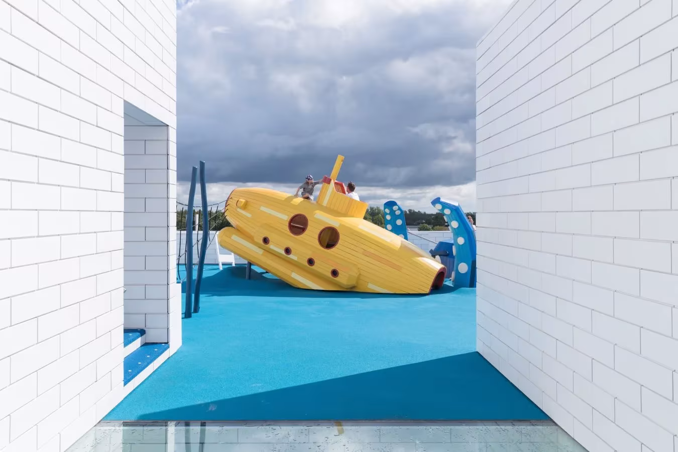 terraza en lego house con juegos para los niños