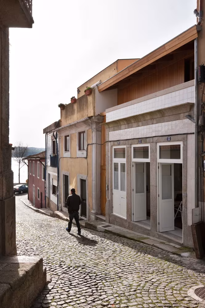 La vida discurre plácidamente en la Casa portuguesa de João