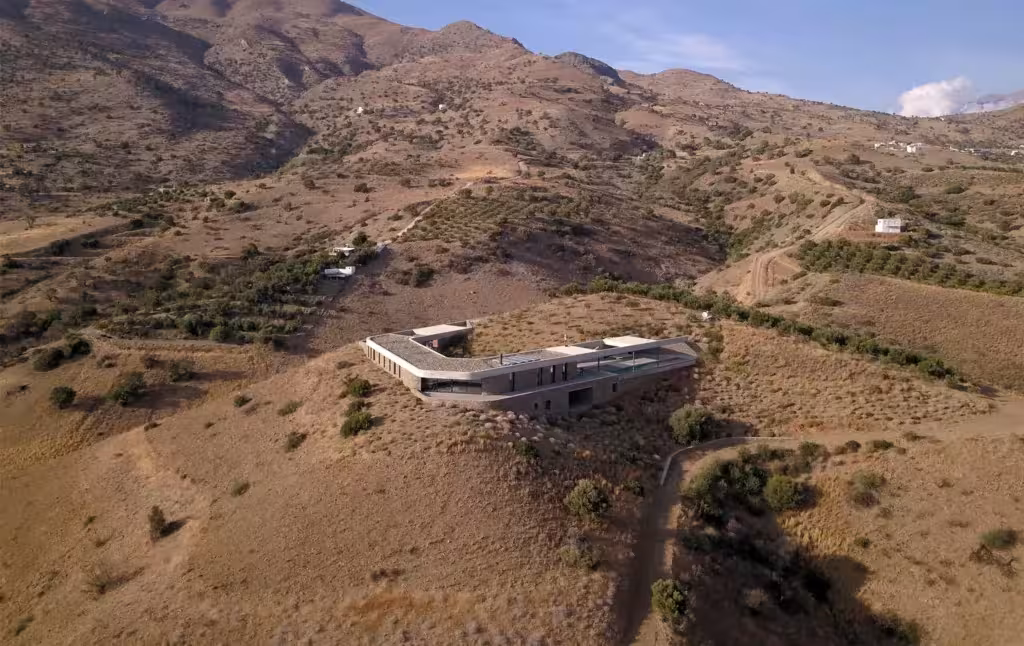 Un oasis semienterrado en la costa de Creta