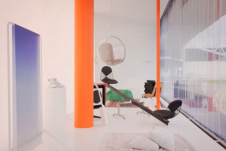 detalle de los los muebles los colores y los materiales empleados por virgil abloh
