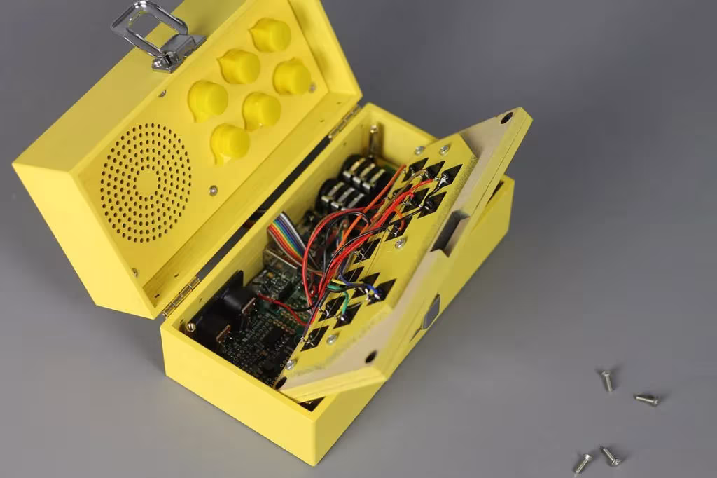 sintetizador elaborado con hardware de código abierto basado en el núcleo Axoloti