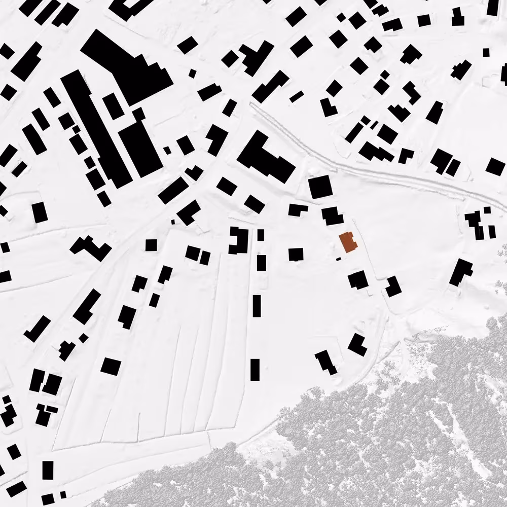 Plano de situación de la casa de MWArchitekten, señalada en rojo entre las parcelas de Hohenems, Vorarlberg