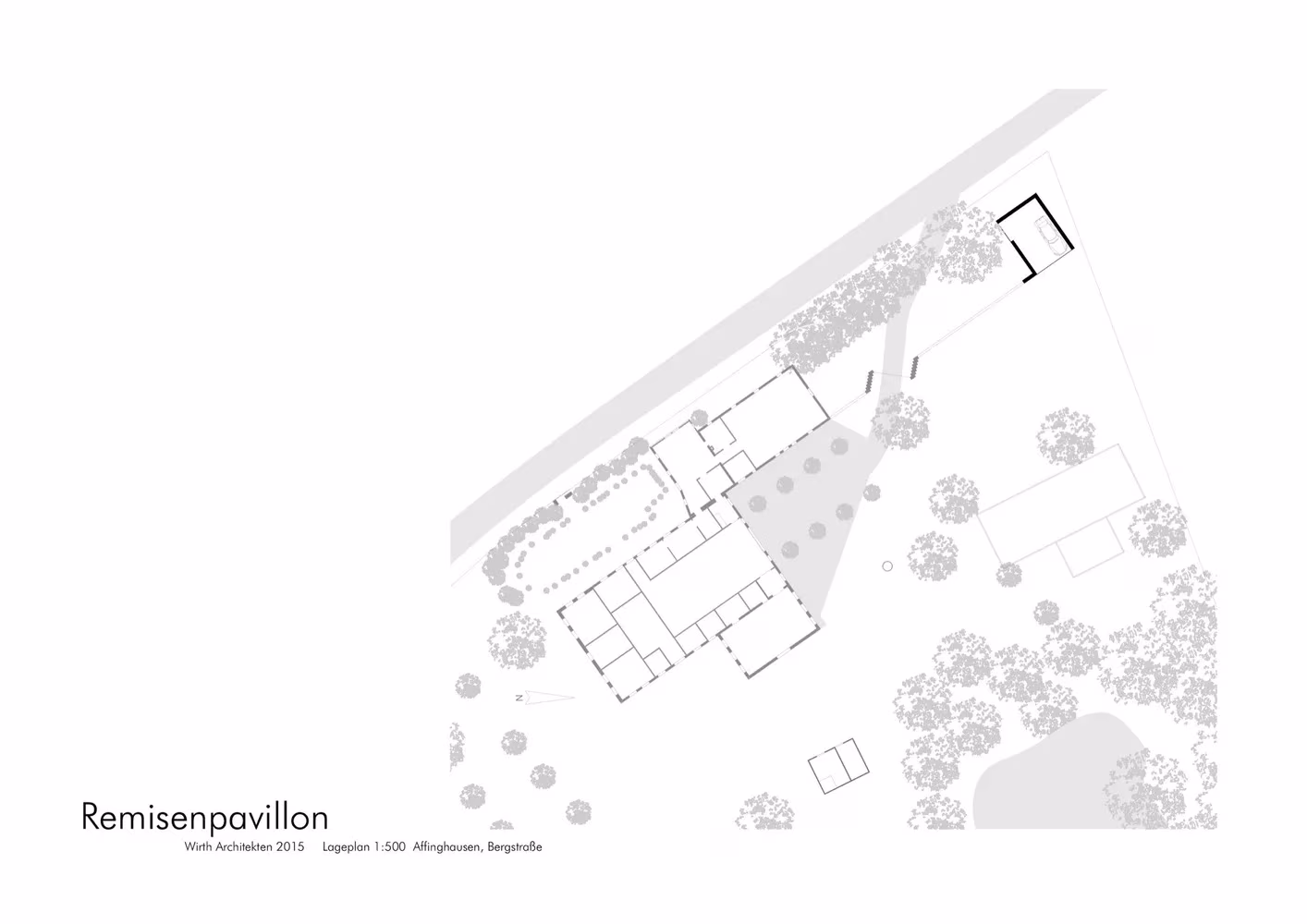 Plano de emplazamiento del Remisenpavillon de Wirth Architekten junto a la finca y los árboles, en Alemania