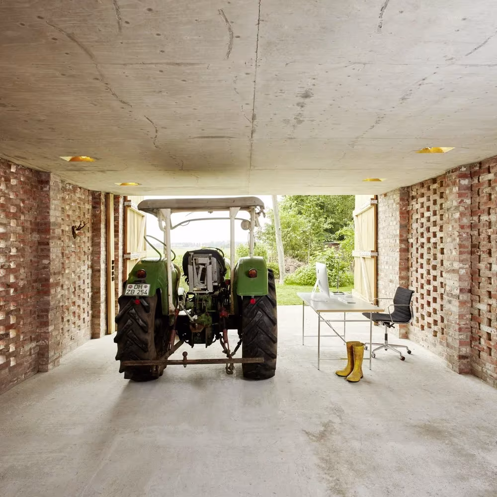Remisenpavillon desde dentro tractor 