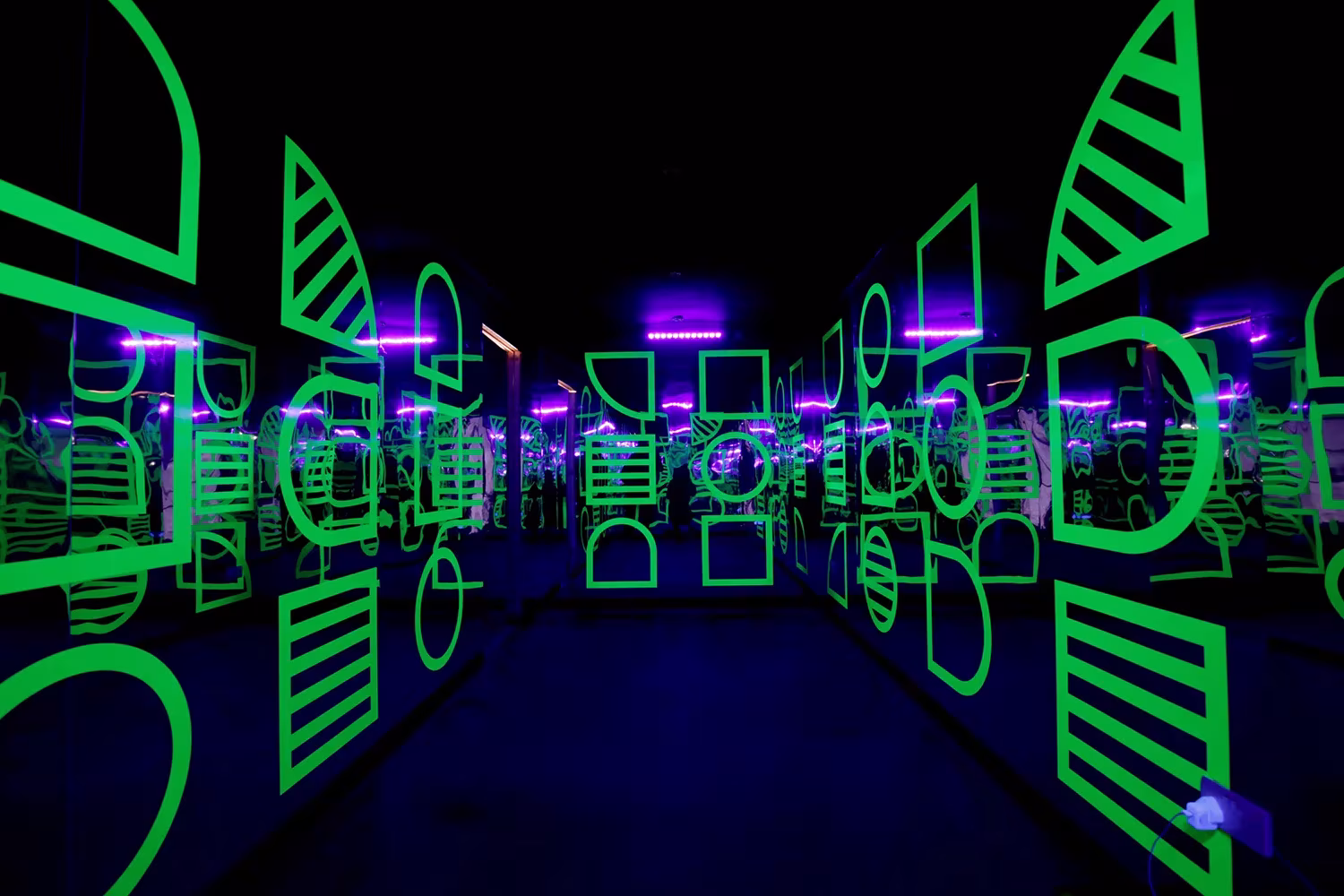 discoteca de house of dots una instalacion de camile walala