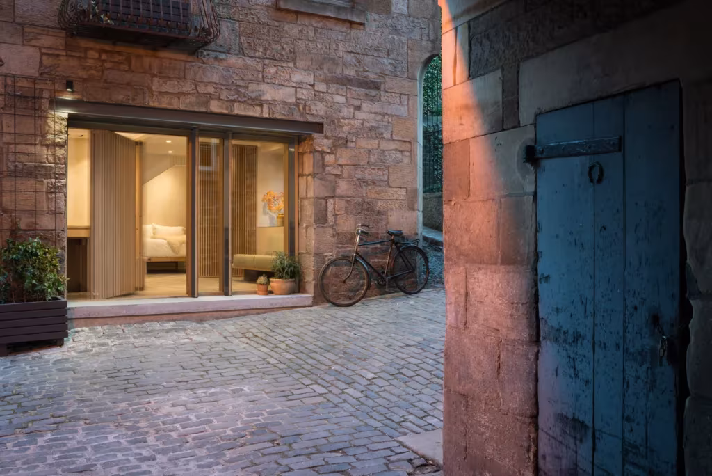 Porteous Studio: de herrería con solera a refugio minimalista en Edimburgo