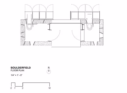 Plano de planta del aseo Boulderfield de los Longs Peak Privies, con dos cabinas de muros de gavión