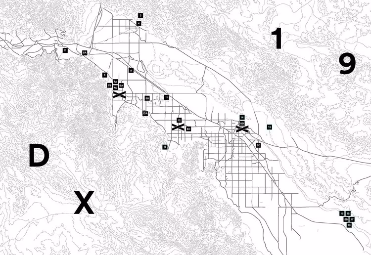 Mapa de AlUla con curvas de nivel y la localización de las instalaciones de Desert X