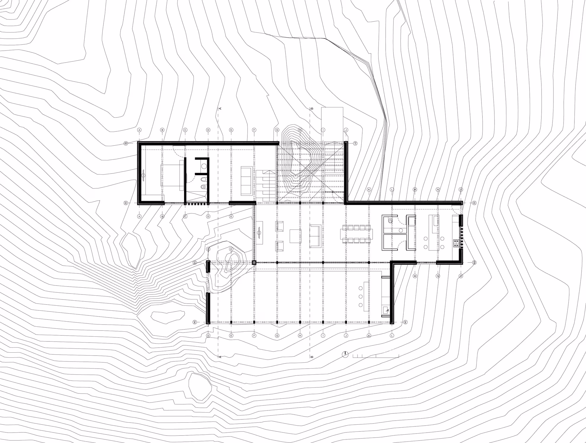 Plano de planta de la Casa JB de Alarcia Ferrer sobre las curvas de nivel del terreno serrano