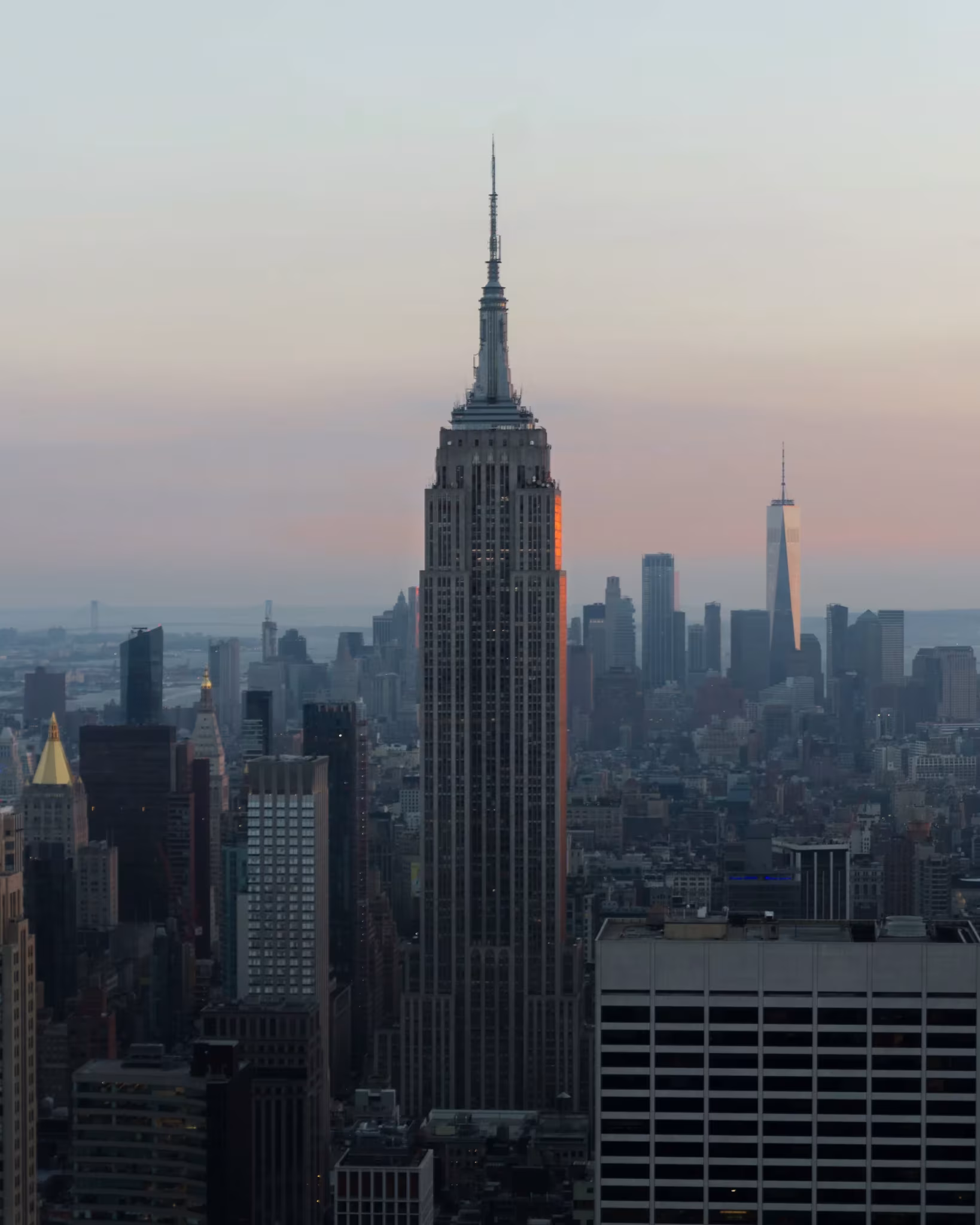Empire State Building y el perfil de Nueva York al atardecer, fotografía de Guillermo Santos