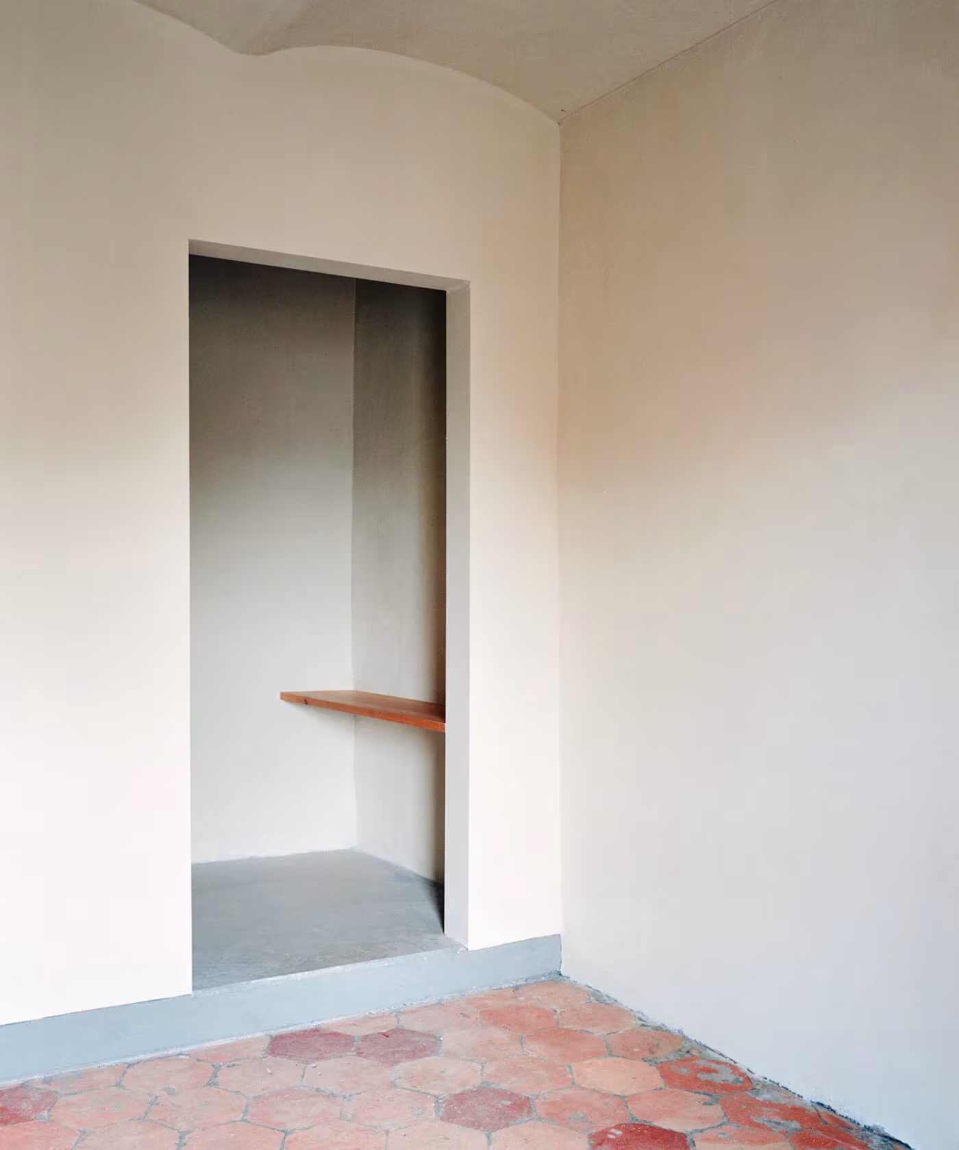 Cascina Otto armario y suelo de cerámica