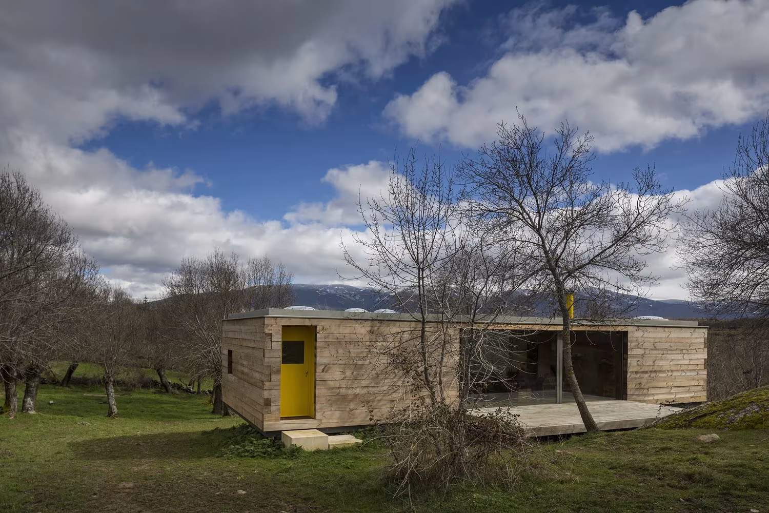 entrada y terraza exterior