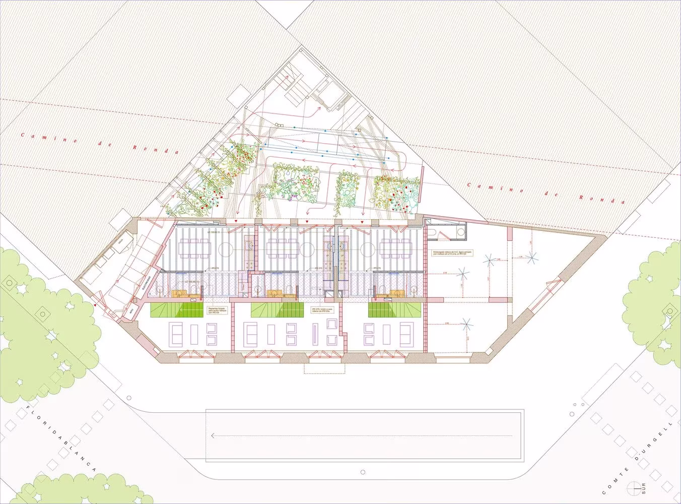 Planta baja de La Carbonería, de Office for Strategic Spaces, con las naves y el entorno
