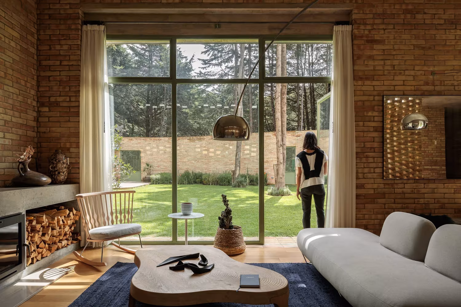 Forest House de LANZA, vista desde el interior al jardín