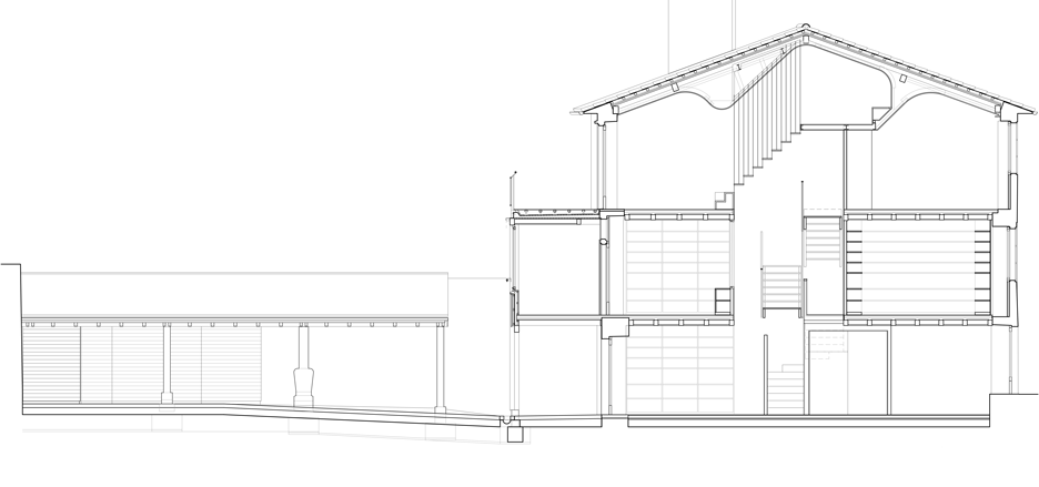 Sección longitudinal de Casa do Medio con el patio, la vivienda y su cubierta de madera