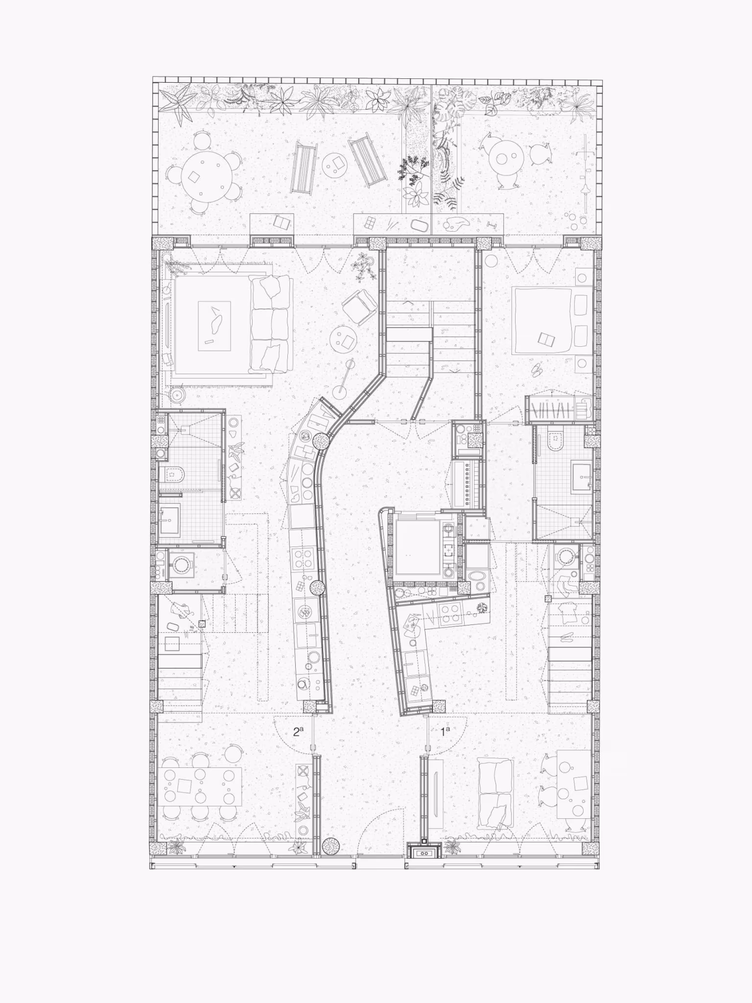 Plano de la planta ático de Sardenya 356 con muro curvo central, terraza y distribución de estancias