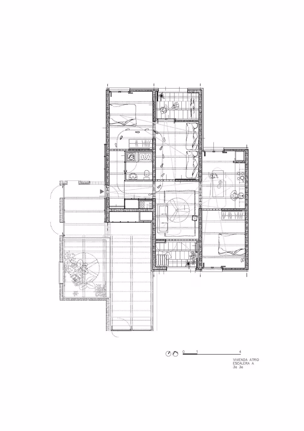 Planta de una vivienda del conjunto de bloques de tierra comprimida en Ibiza con patios y dormitorios agrupados